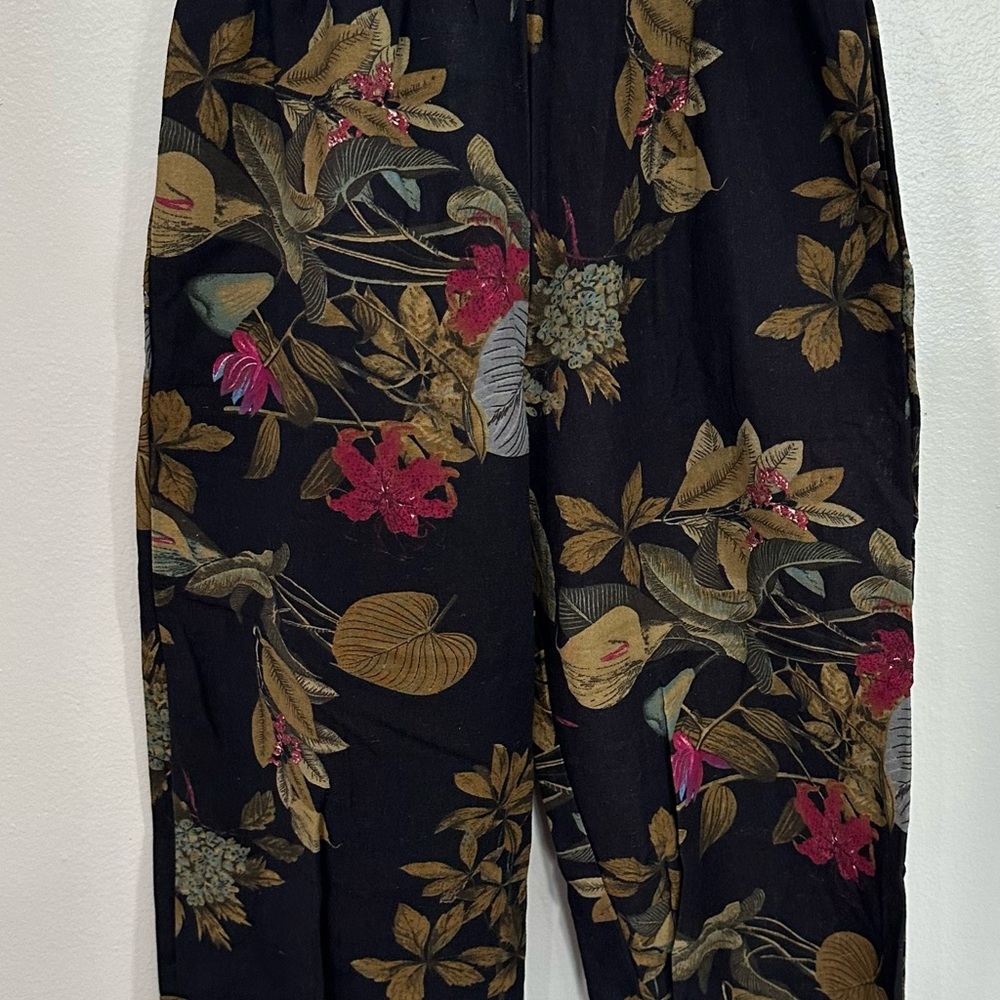 Zanzea Black Floral Cropped Pants - Picture 3 of 5